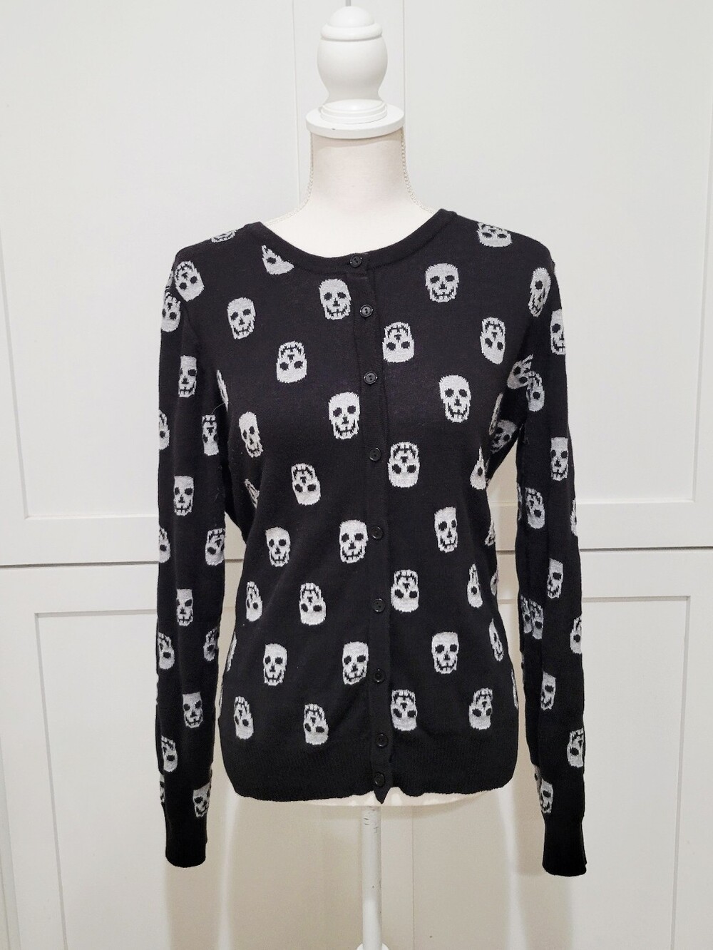 ModCloth Black Silver Skull Cardigan Sweater Goth Halloween Women’s XL